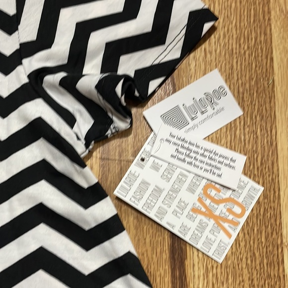 NWT LuLaRoe Black / White Chevron Carly Dress, XS but fits more like XXS - Picture 3 of 4